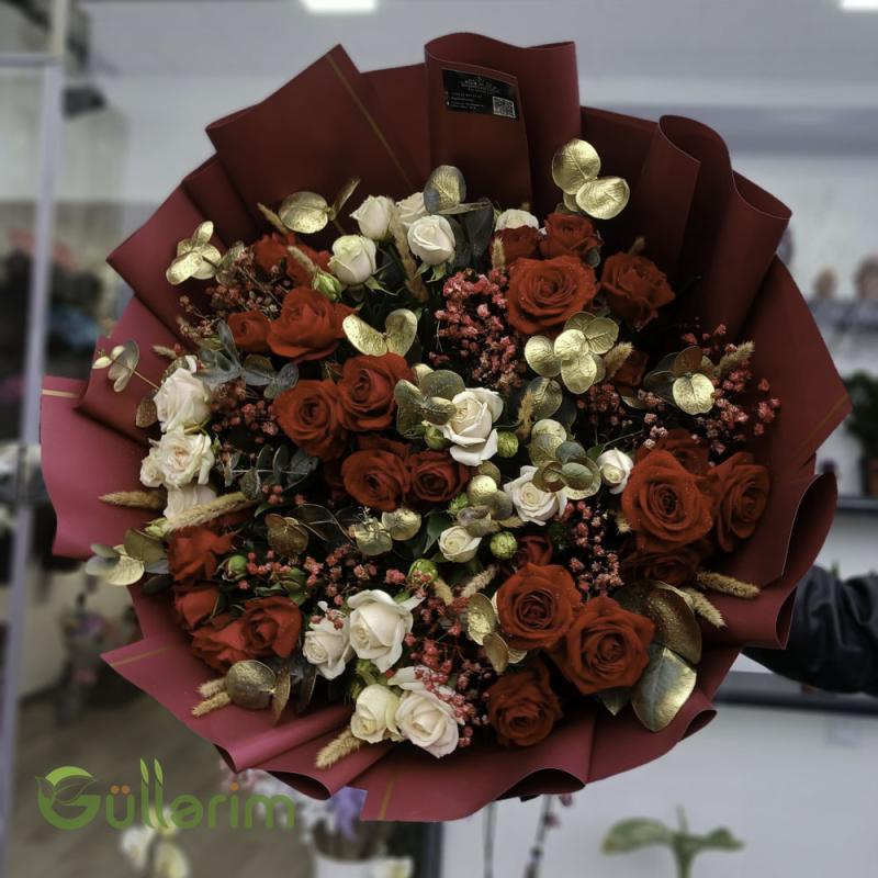 Qırmızı və Krem Qızılgüllərlə Lüks Qızılı Buket