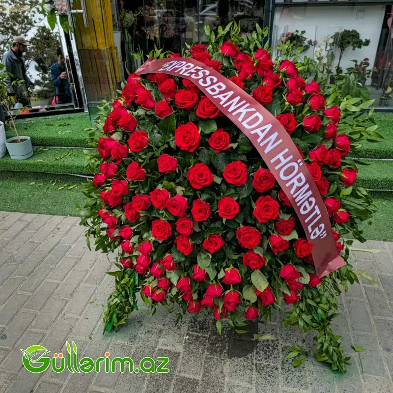 Qızılgül gül çələngi