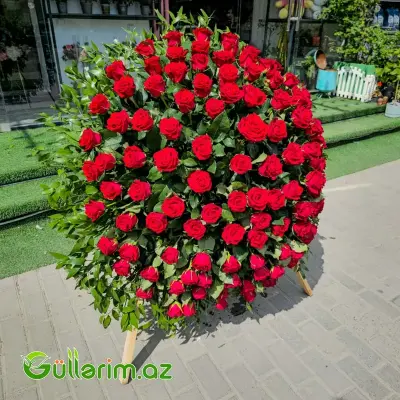 Qızılgül gül çələngi