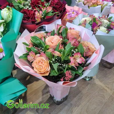 Gül Buketi (Şaftalı Çalarlı Qızılgüllər və Alstromeriyalar)